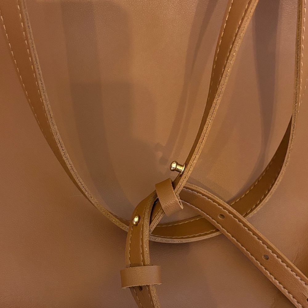 Henny + Lev Classic Tan Vegan Leather 2 in 1 Tote Bag with Front Pocket - Picture 5 of 9